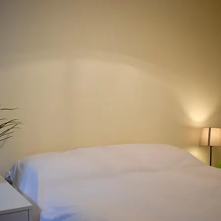 Two Bedroom Flat In City Centre *