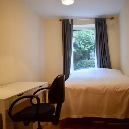 Two Bedroom Flat In City Centre * ダブリン